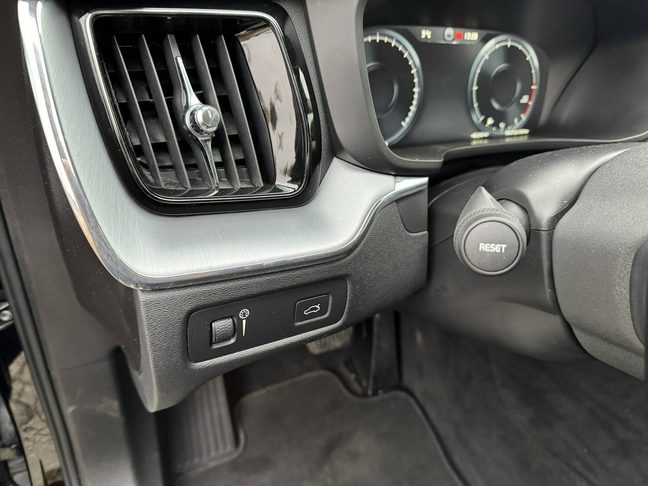 6082963 z12 1773746425 17c055e2