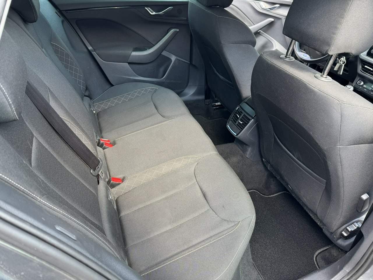 6084078 z10 1776029841 b04c0185